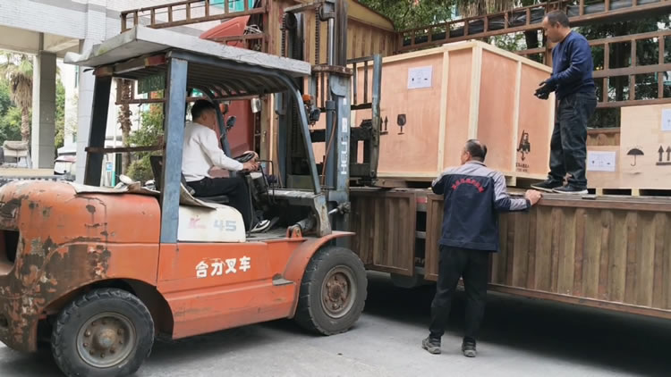 铝箔九州官方网站_九州(中国)科技有限公司官网
装车发货